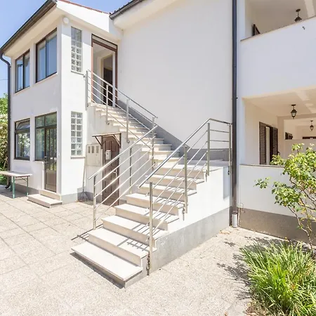 Beti With Balcony 公寓 *