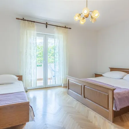 Apartman Beti With Balcony Baska (Krk)