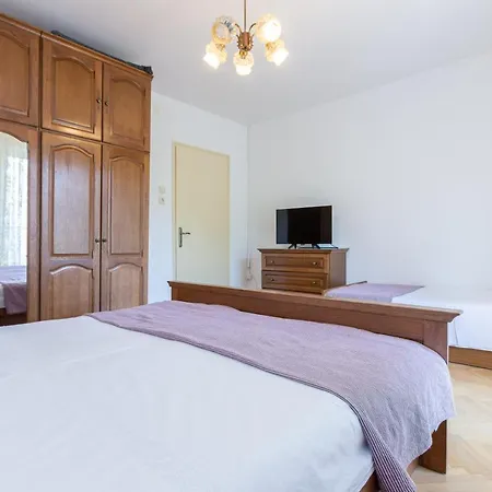 Beti With Balcony Apartman Baska (Krk)