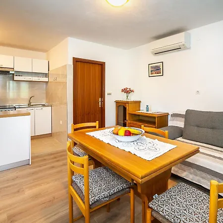 Beti With Balcony Apartman *